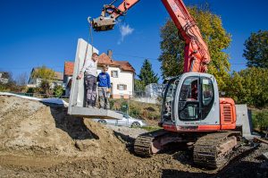 Mehr über den Artikel erfahren Stützmauer: Mauerscheiben setzen