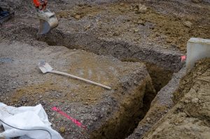 Mehr über den Artikel erfahren Glatthaar: Fundament für Stützmauer