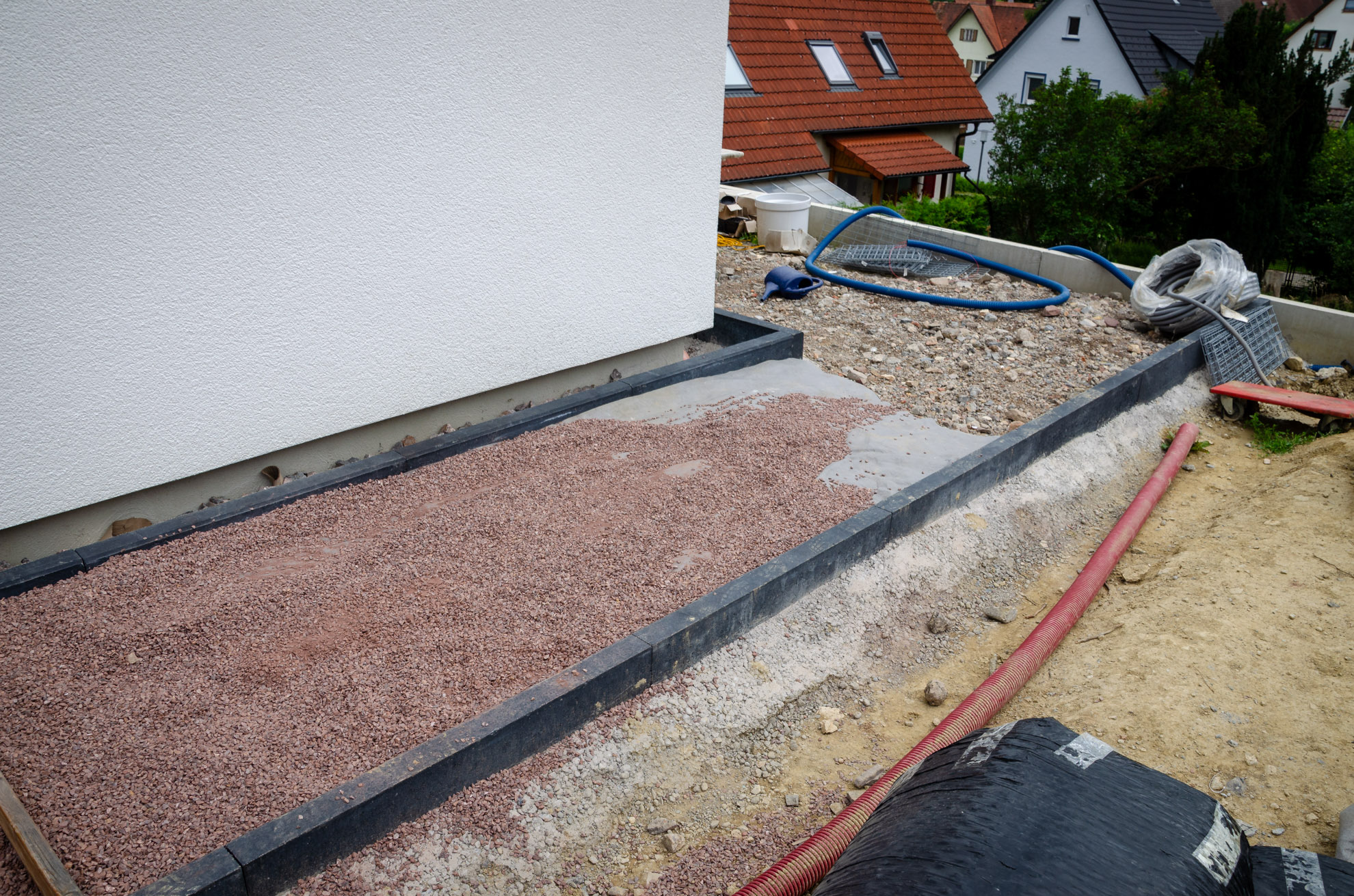 Mehr über den Artikel erfahren Weg ums Haus